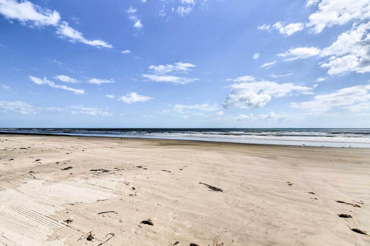 Surfside Beach Retreat With Deck And Ocean Views Kültér fotó