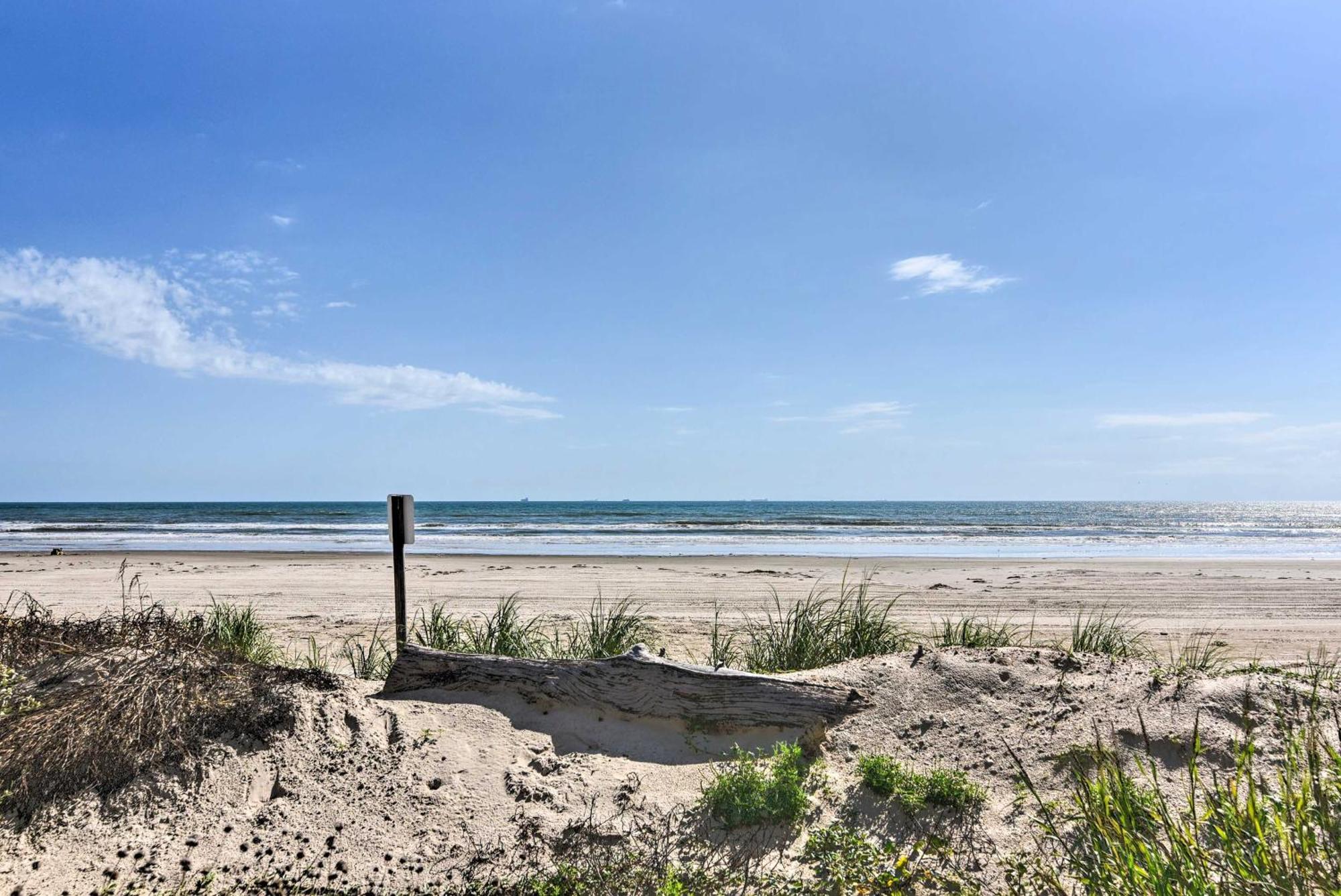 Surfside Beach Retreat With Deck And Ocean Views Kültér fotó