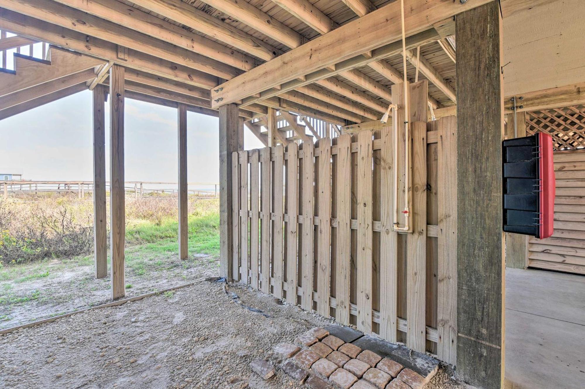 Surfside Beach Retreat With Deck And Ocean Views Kültér fotó
